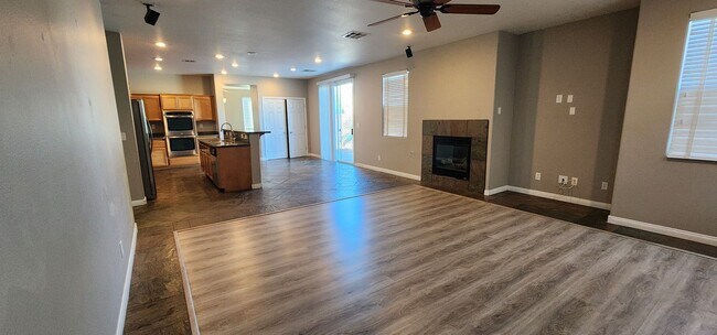 Building Photo - Lone Mountain Heights Luxury Living! 1st-m...
