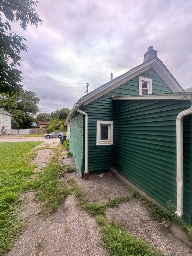 Building Photo - 3017 Nursery Ave