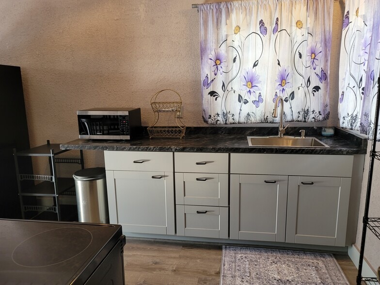 Building Photo - 5321 NE 29th St