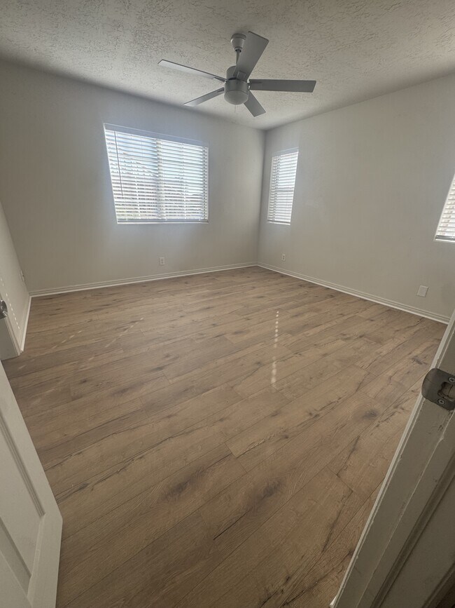 Building Photo - 1122 E 300 S