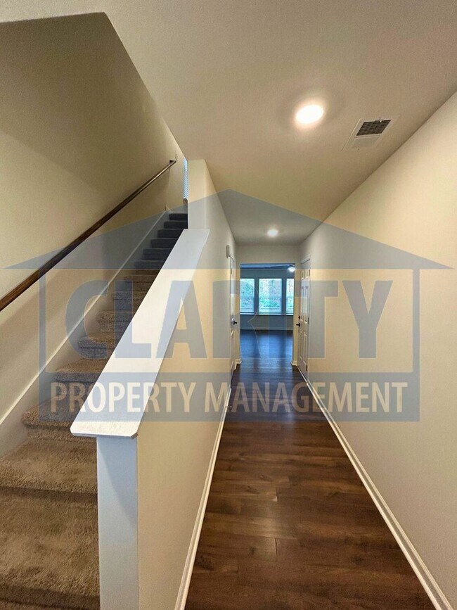 Building Photo - Beautiful 3 bedroom home in North Cleveland neighborhood!