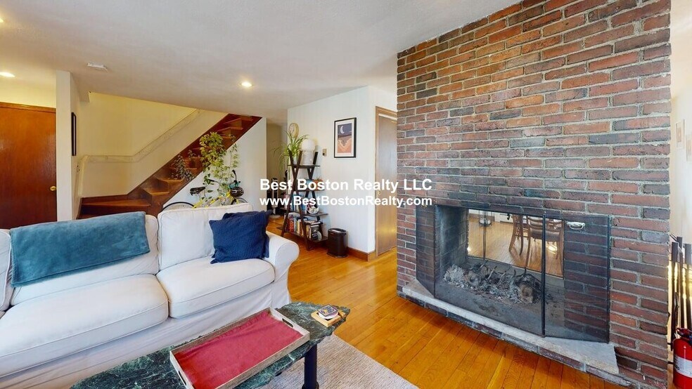 Primary Photo - 24 Saville St