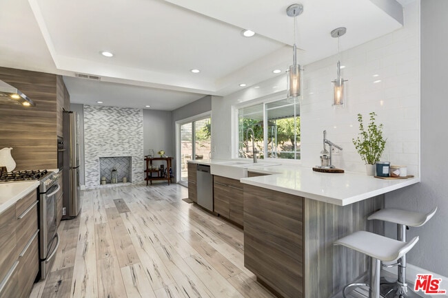 Building Photo - 628 Royalview St