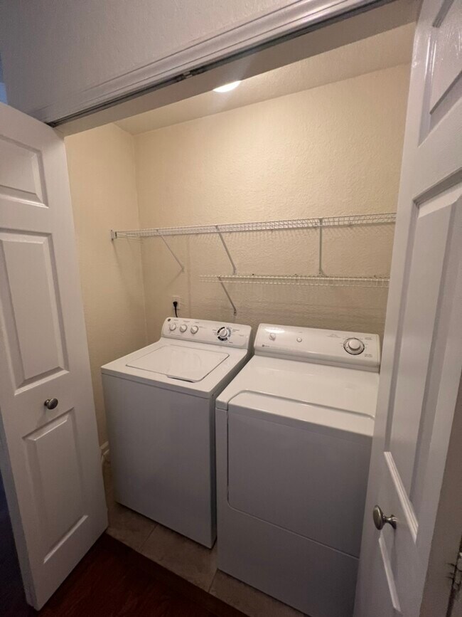 Washer dryer - 7619 Bay Port Rd