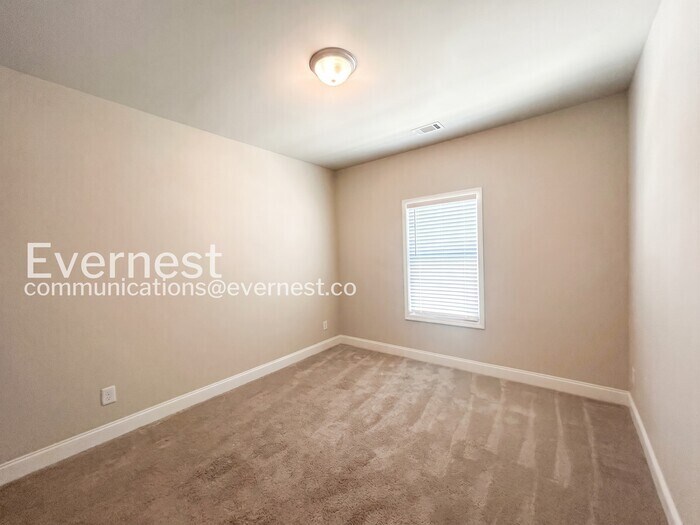 Building Photo - 8395 Loch Lomand Ln