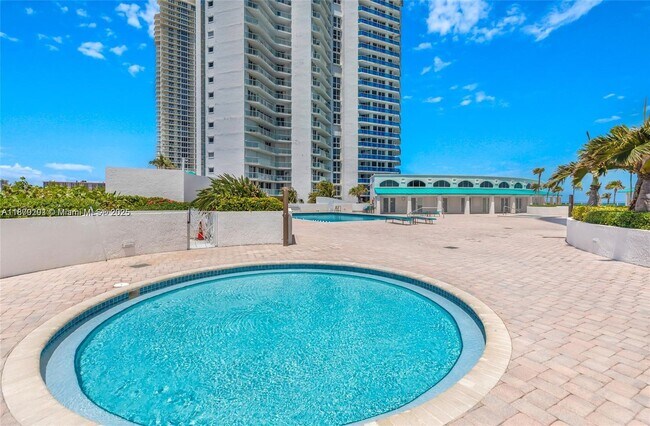 Building Photo - 16445 Collins Ave