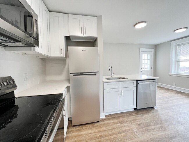 Primary Photo - 193-197 E Lancaster Ave