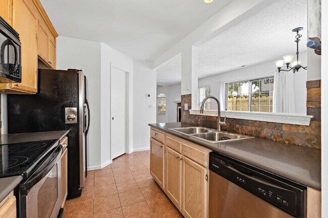 Building Photo - Updated condo-Brenneman Farms