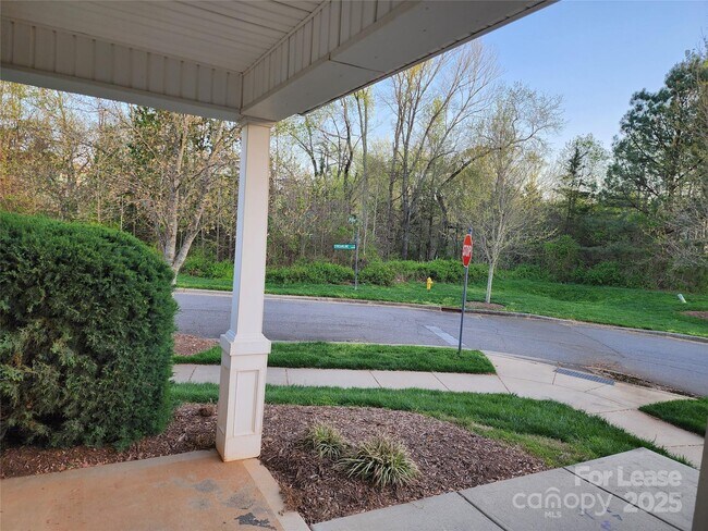 Building Photo - 15258 Crossing Gate Dr