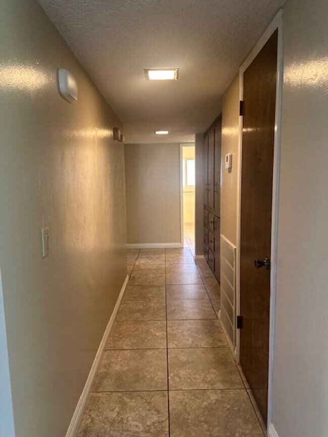 Building Photo - 6713 Kimberly Ave