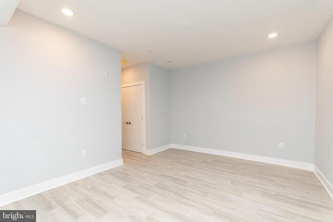 Building Photo - 814 N Uber St