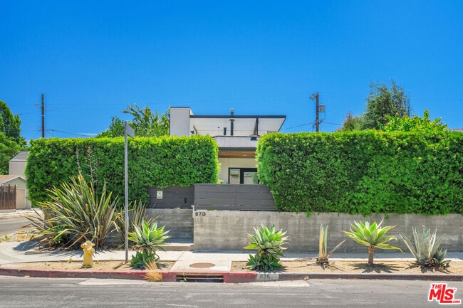 Building Photo - 870 Rose Ave