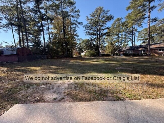 Building Photo - 643 Wakefield Dr