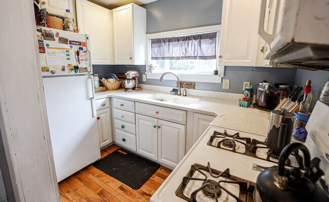 Building Photo - 670 Jones Ave