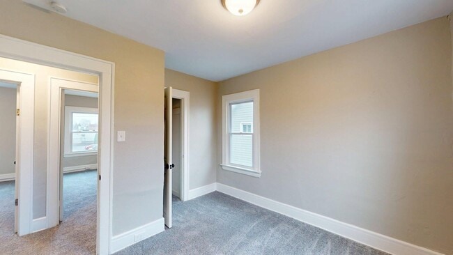 Building Photo - Edgewater Neighborhood - 3 bedroom - 2 Bat...