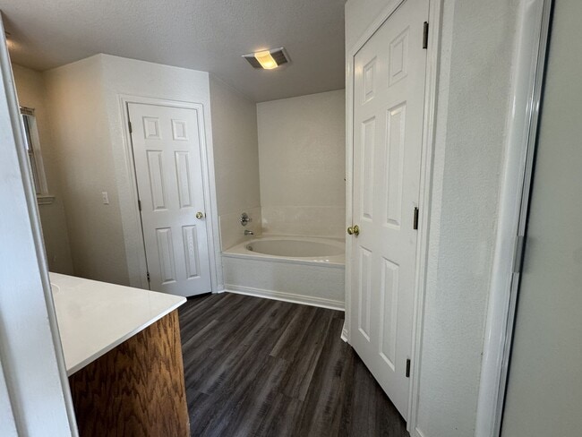 Building Photo - 305 Grizzly Trail