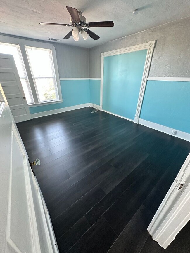 Building Photo - Charming home for rent in Hanford