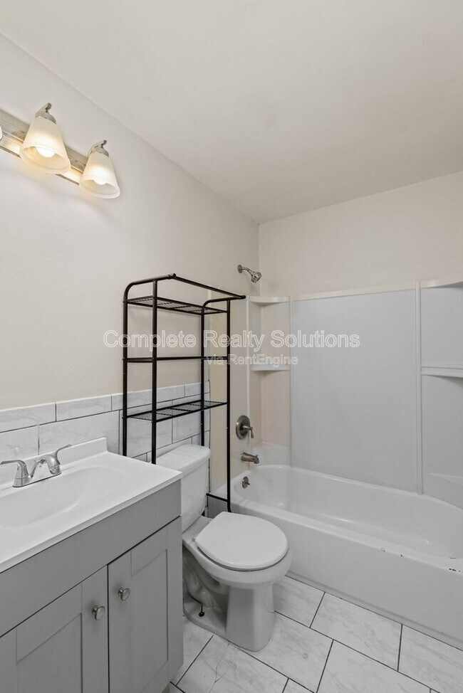 Building Photo - 231 Emerling Dr