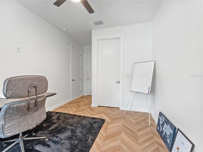 Building Photo - 102 W Adalee St