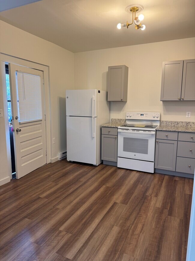 Building Photo - 440 B Aly