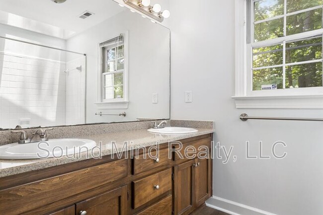 Building Photo - 112 Lomond Ln