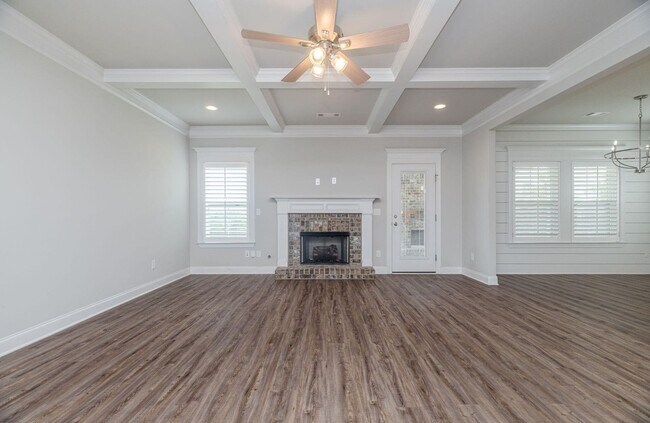 Building Photo - Like New Home in Evans