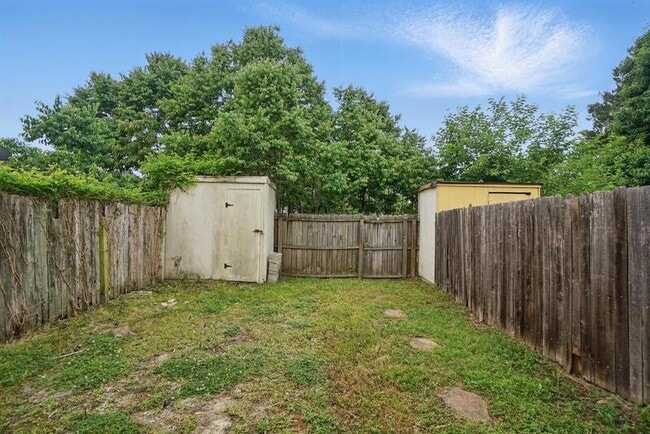 Building Photo - 909 Westwind Pl