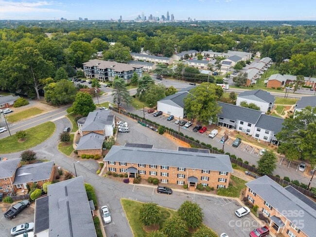 Building Photo - 922 McAlway Rd