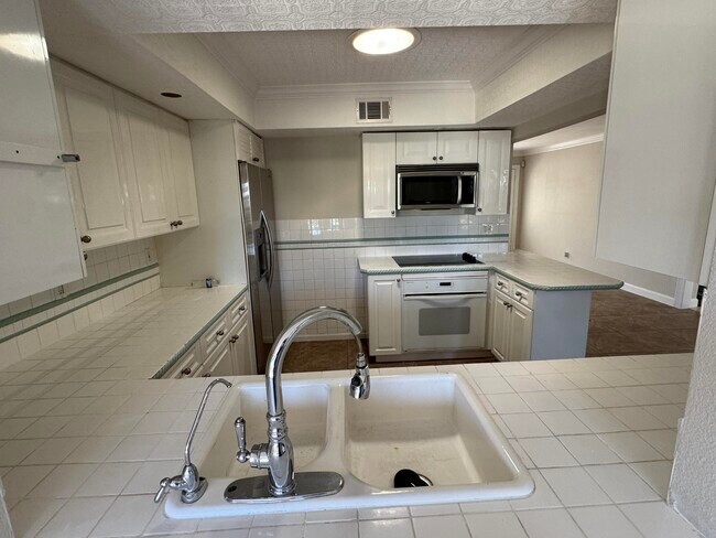 Building Photo - 349 NE 31st St