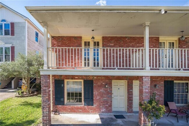 Building Photo - 2 Brandon Hall Dr