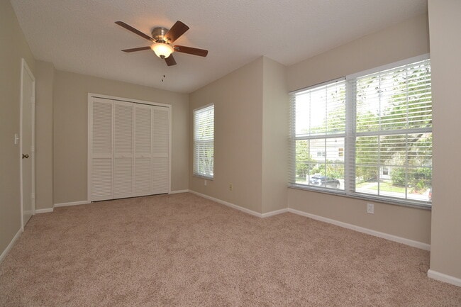 Building Photo - Beautiful 2/2.5 Winter Springs Townhome ~ Newer Paint & Flooring ~ End Unit with Pond View!