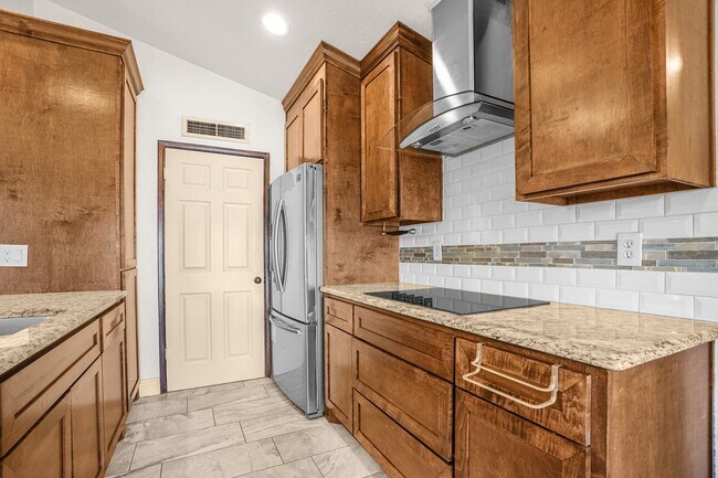 Building Photo - 5609 Hollow Pines Dr