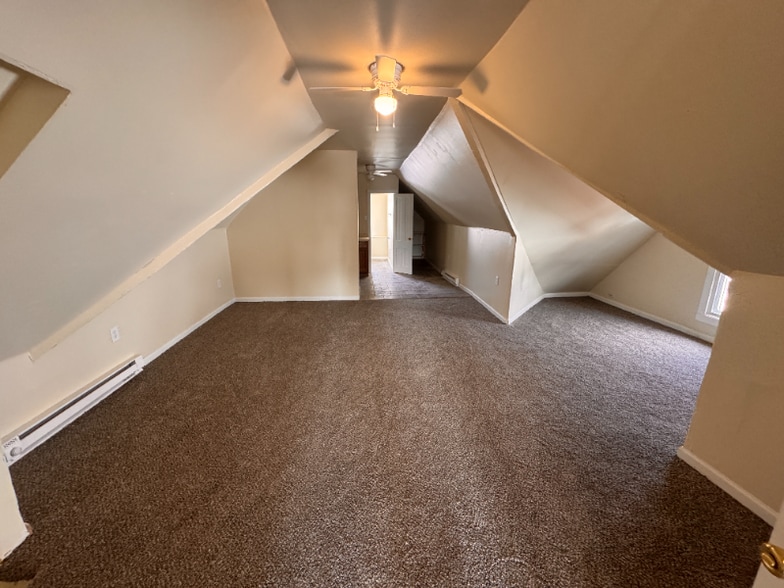 Building Photo - 2112 W Greenfield Ave