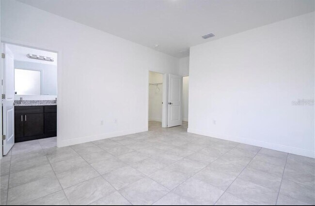 Building Photo - 2901 W Redgate Dr