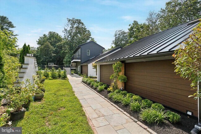 Building Photo - 1220 Valley Rd