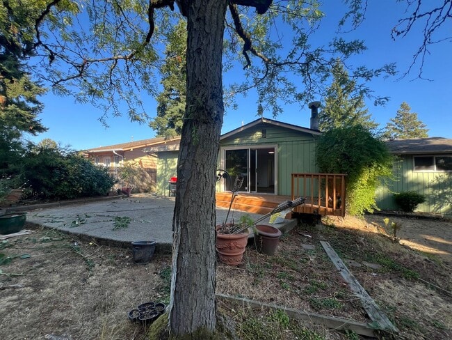 Building Photo - Charming 3-Bedroom Home with Fresh Updates