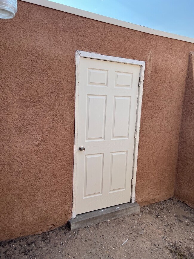 Building Photo - 920 San Pedro Dr SE