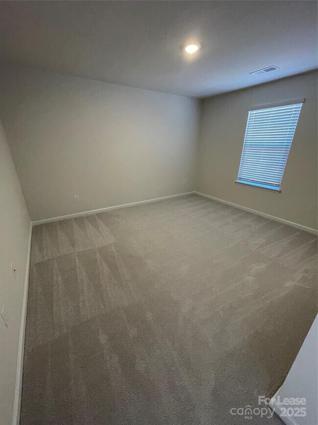 Building Photo - 398 Kennerly Center Dr