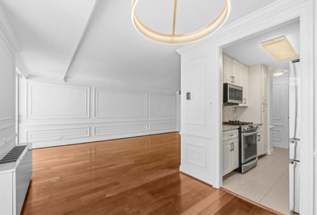 Building Photo - Modern 2BR/2.5BA Two-Level Condo in The Fountains