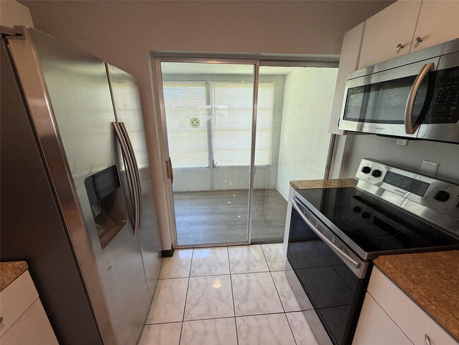 Building Photo - 7600 NW 4th Pl