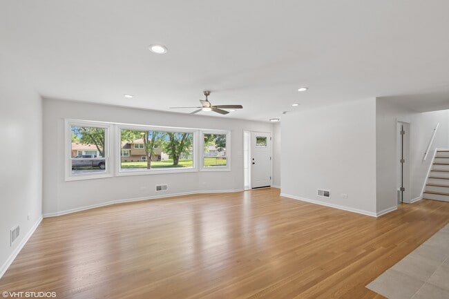 Building Photo - 30 Crescent Dr