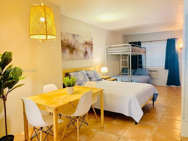 Building Photo - 825 Euclid Ave