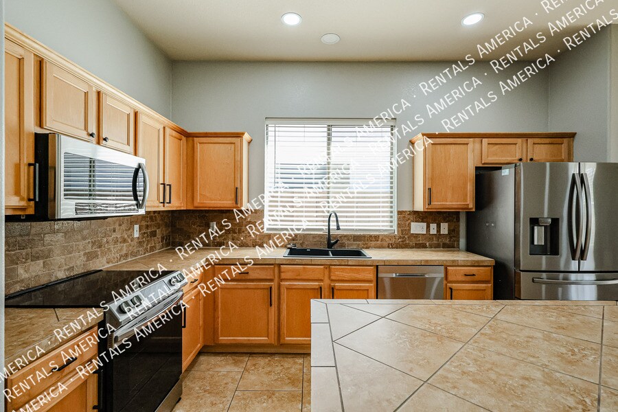 Building Photo - 9447 E Natal Ave