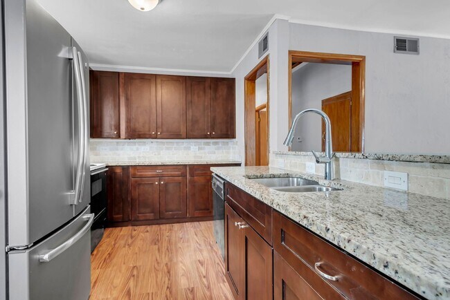 Building Photo - Updated 4 Bedroom 3 bathroom in Derby, KS