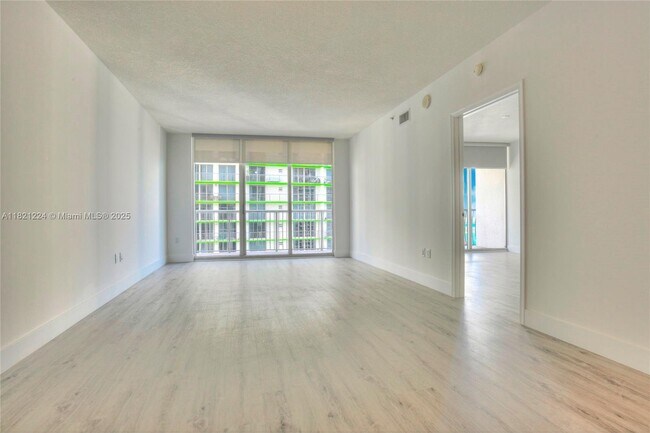 Building Photo - 1750 N Bayshore Dr