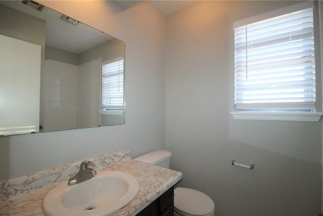 Building Photo - 6916 Woodlake Dr