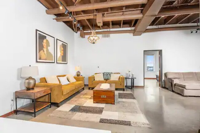 Building Photo - Loft