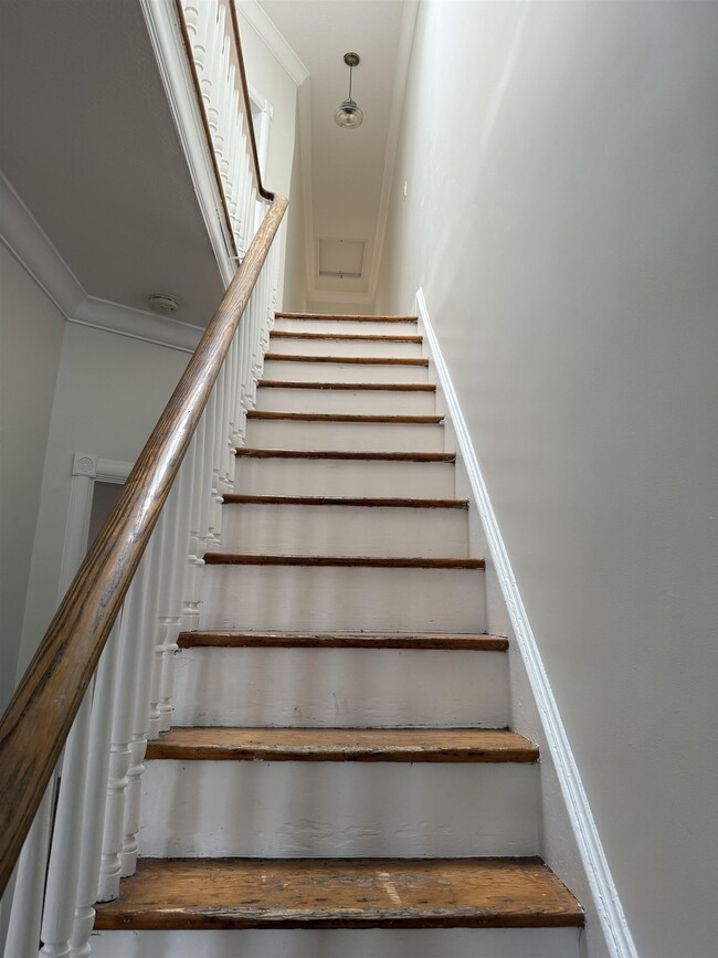 Building Photo - 664 Palisade Ave