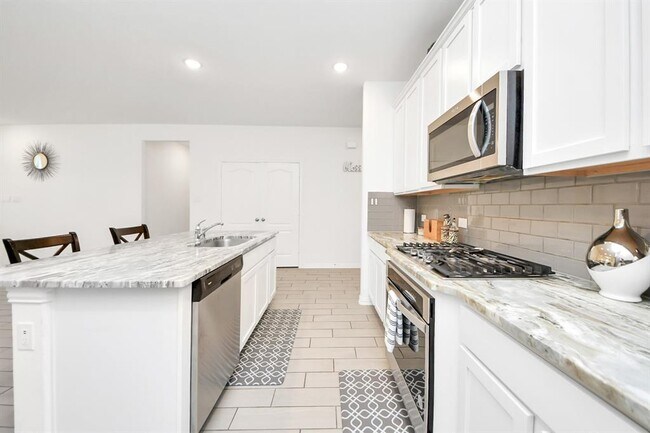 Building Photo - 8034 Royal Palm Dr