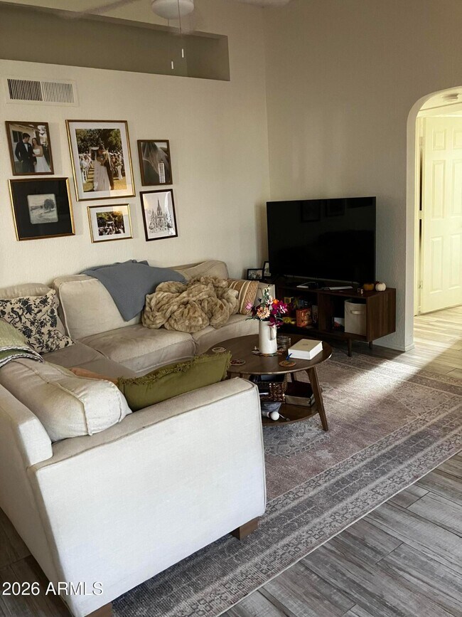 Building Photo - 7300 N Dreamy Draw Dr